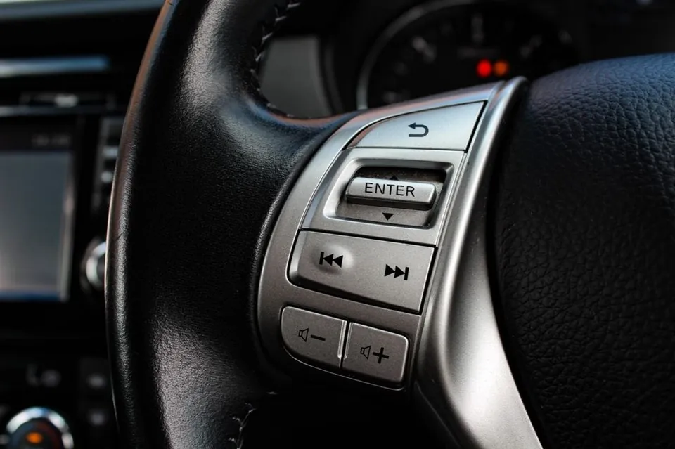 8.2.7. Controles de volante (audio, crucero, teléfono)
