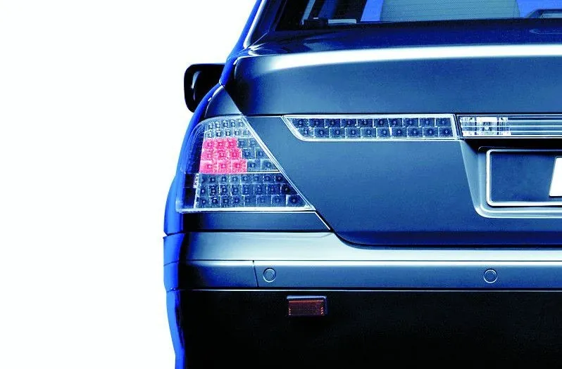 4.7.3. Luces de posición y estacionamiento