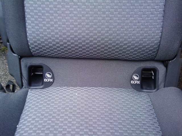 8.4.5. Asientos traseros (abatibles, con anclaje ISOFIX)
